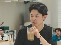 '신랑수업' g.o.d 데니안, 올해 결혼 가능성 높아...나이 프로필은? 기사의 썸네일