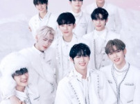 제로베이스원, '인기가요' 1위 차지...음악 방송 5관왕 달성 기사의 썸네일