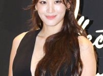 배우 수현, 전 차민근 대표와 5년 만에 이혼한다 기사의 썸네일