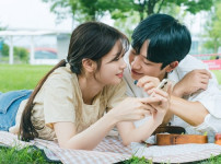 '열애설 효과 만병통치약' 정해인·정소민, 7주연속 화제성 1·2위 기사의 썸네일