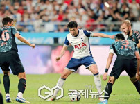 손흥민, 토트넘에서 떠나지 않을 의지 표명… MLS 이적 거부하여 주목 받아 기사의 썸네일