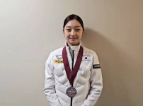 피겨 신예 신지아, 첫 시니어 무대에서 동메달 쾌거…네벨혼 트로피에서의 활약 기대 기사의 썸네일