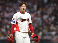 KIA 타이거즈, 시즌 중 큰 타격: 김도영에 이어 윤영철도 토미 존 수술로 인해 2027년 복귀 예정 기사의 썸네일