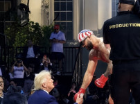 UFC 파이터 조시 호킷, 백악관 논란 속 드리쿠스 뒤 플레시의 경고에 직면하다 기사의 썸네일