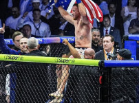 MMA UFC 라이트급 챔피언 저스틴 게이치, 코너 맥그리거와의 대결에 집중 기사의 썸네일