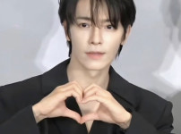 슈퍼주니어 동해, 홍콩 콘서트 중 부상에도 불구하고 무대에 오른 투혼 보여…팬들에게 진심 어린 사과 전해 기사의 썸네일