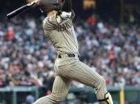 송성문, MLB 첫 홈런 신고! 샌디에이고전에서 4타수 2안타로 활약 빛나 기사의 썸네일
