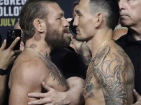 UFC 329 메인 이벤트: 맥그리거의 무릎 부상으로 할로웨이 승리, 팬들의 실망감 커져 기사의 썸네일