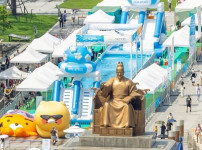 도심 한복판에서 즐기는 이색 피서, "서울 썸머비치" 광화문광장에서 열리는 21일간의 물놀이 축제 기사의 썸네일