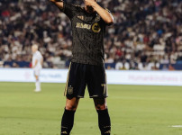 손흥민, MLS 데뷔전에서 첫 골 작렬! LA 더비에서 팀을 3-0 승리로 이끌어 기사의 썸네일
