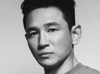 황정민 불륜 주장에 대한 소속사의 공식 해명: SNS에서 제기된 루머의 진위 파헤치기 기사의 썸네일