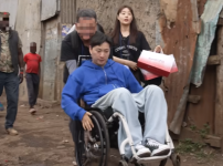 '박위, 사과 이후 3주간 무응답 상태 지속…이번에는 케냐 봉사활동 이슈 재조명' 기사의 썸네일