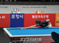 [포토뉴스] 2026-27 PBA 팀리그 포항시투어, 우리금융캐피탈 소속 스롱피아비 경기 모습 기사의 썸네일