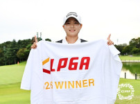 '드라마틱한 연장전 끝에 버디 결정타' 표송현, KLPGA 점프투어 시즌 마지막 대회에서 생애 첫 우승 차지 기사의 썸네일