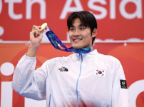 20세 김영범, 남자 자유형 50m에서 대회 신기록 21초 66으로 금메달 획득…아시아 정상에 우뚝 기사의 썸네일
