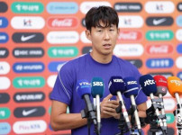 모레노 임시 감독 체제 하에서의 첫 A매치: 손흥민, 대표팀의 변화와 새로운 각오를 공유하다 기사의 썸네일