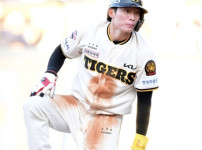 KBO KIA의 박재현, 폭발적 화력 선보여: 도루와 만루 홈런으로 맹활약 기사의 썸네일