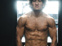 UFC 베가스 121: 라울 로사스 주니어, 바르셀로스를 꺾고 승리 확보하며 "다음 상대는 톱 7"을 향한 … 기사의 썸네일