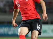 기성용, '여우 같았던' 우루과이의 전술에 혀를 내둘러… 모레노호 4-1로 완패 기사의 썸네일