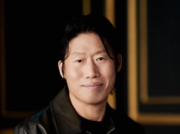 "유해진 집 앞까지 침입한 '암살자(들)' 논란, 불매 운동 넘어선 사태에 소속사 대응 나서" 기사의 썸네일