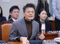 박진영, 위증죄 감수하며 국감 증인으로 출석 예정…‘월 200만원 및 상표권’ 관련 직접 해명할 것 기사의 썸네일