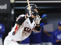 "1년 전 0.242, 이제는 48억! 최원준, KBO 최초 '204안타'로 전설을 쓰다" 기사의 썸네일