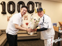 한화 이글스, 김경문 감독과 17년 간의 임기 종료 및 계약 만료 발표 기사의 썸네일