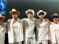 유럽의 KC, 접전 끝에 북미 C9을 3-2로 꺾고 플레이-인 2라운드 진출 기사의 썸네일