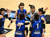 ‘빅토리아 38점 대폭발’으로 IBK기업은행, 준결승 진출 성공…흥국생명, 3연승으로 A조 1위 확정 기사의 썸네일
