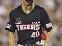 '13승 기록 제임스 네일, KBO KIA 준PO 1차전 선발로 등판… 가을야구의 향방을 결정짓다' 기사의 썸네일