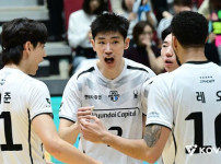 현대캐피탈, 장추안의 맹활약 속에 OK저축은행 풀세트로 꺾어…대한항공과 한전도 컵대회에서 첫 승리 거둬 기사의 썸네일